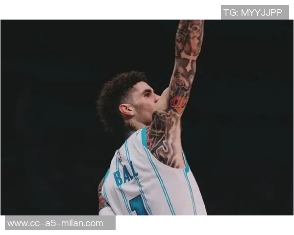 斯玛特称赞拉梅洛鲍尔高中时代就展现出疯狂投篮能力